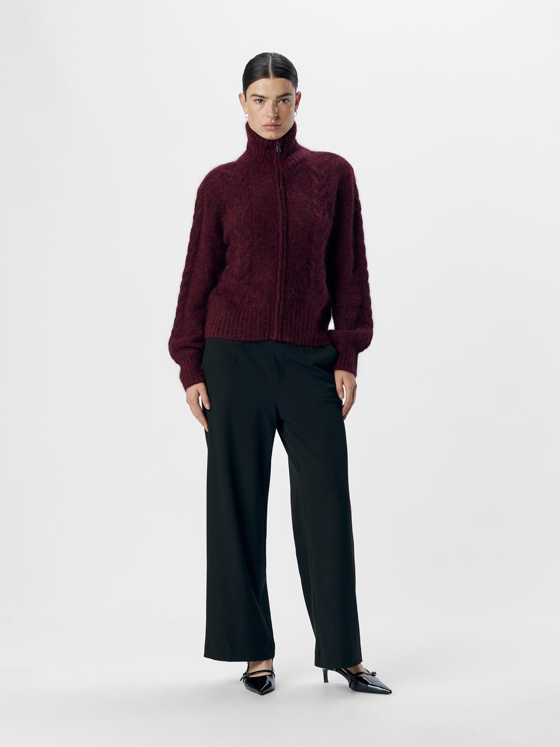 model_shot-front_full